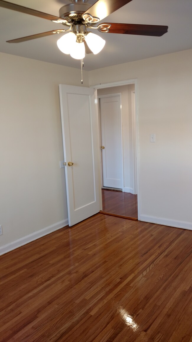 Master bedroom entrance - 1517 Saint George Ave