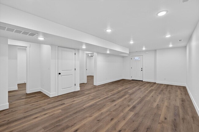 Building Photo - JR119L