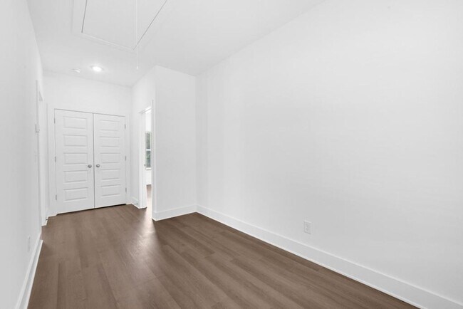 Building Photo - Spacious Home with Fenced Backyard!