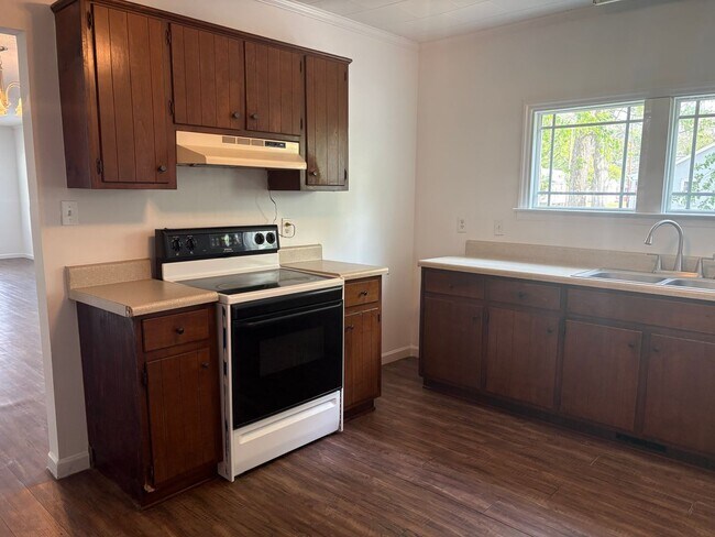 Building Photo - 1605 High St