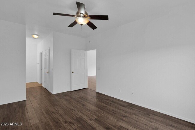 Building Photo - 5820 S 26th Pl