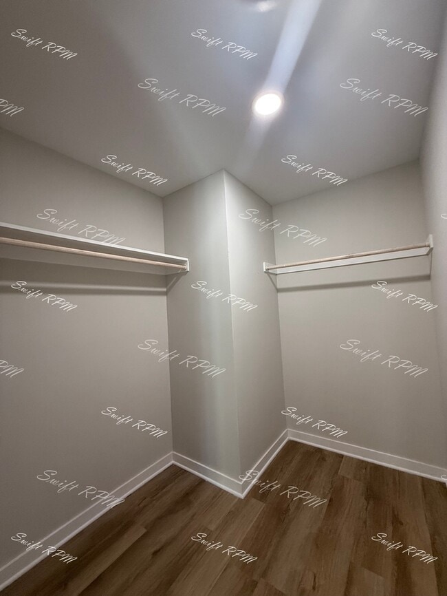 Building Photo - 1030 Oakland Ave