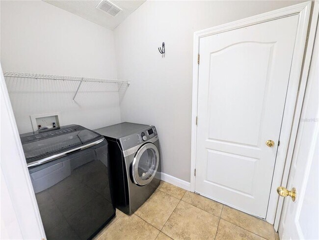 Building Photo - 15524 Lake Bella Vista Dr