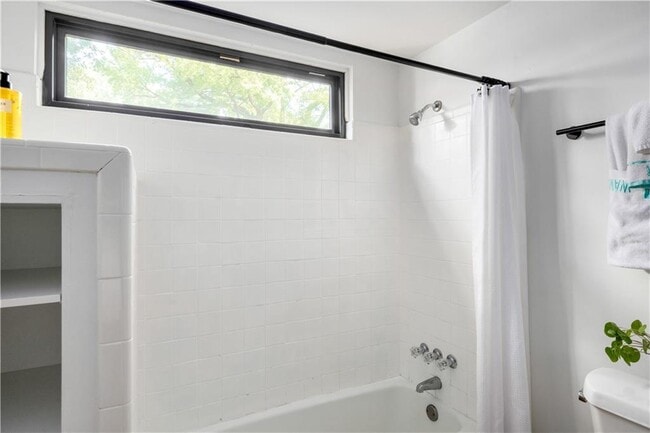 Building Photo - 119 Ashland Dr NE