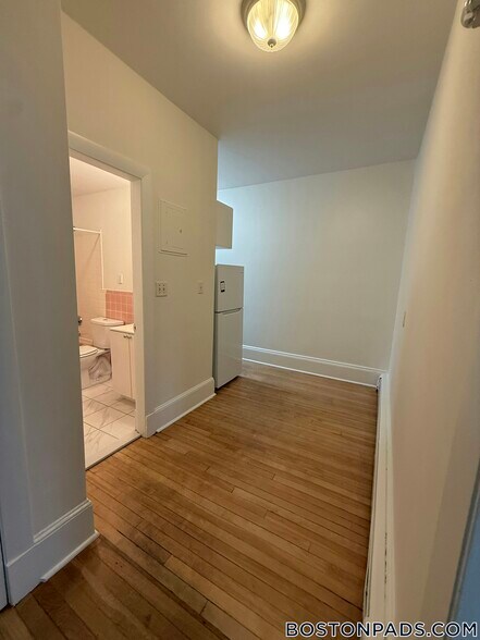 Building Photo - 1539 Beacon St