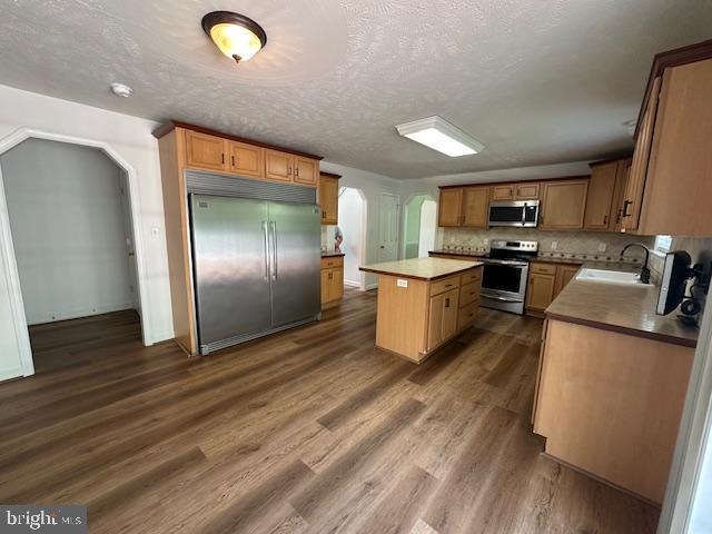 Building Photo - 700 S Lakeview Dr