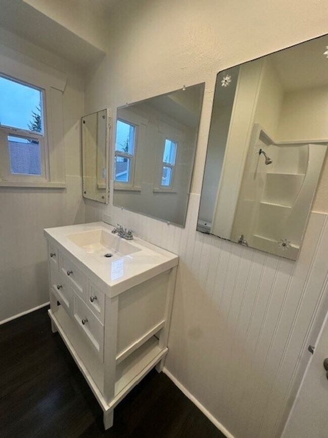 Building Photo - 811 N 3rd St