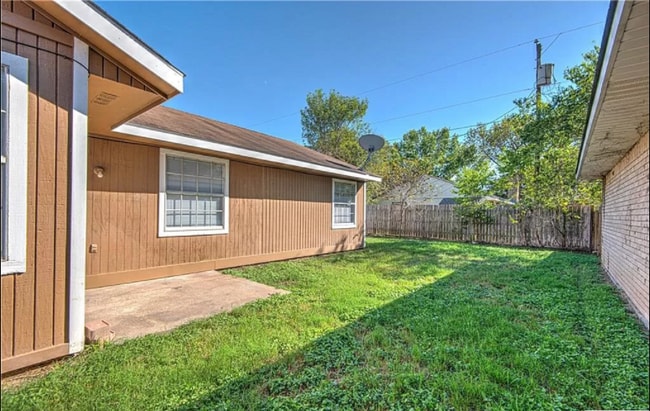 Building Photo - 2709 San Jacinto Rd