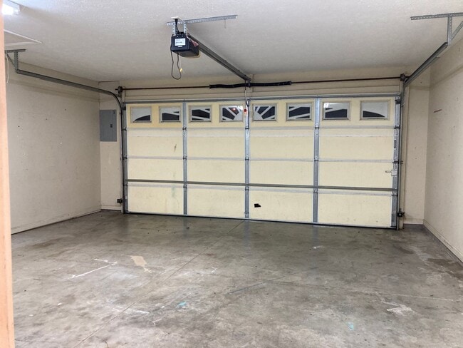 Building Photo - LOCATION LOCATION Location!  Close to Baptist Health Hospital, Shopping, & More