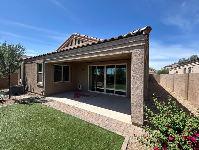 Building Photo - 14825 N 171st Dr