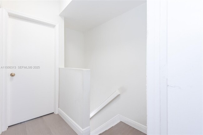 Building Photo - 7818 Dixie Beach Cir