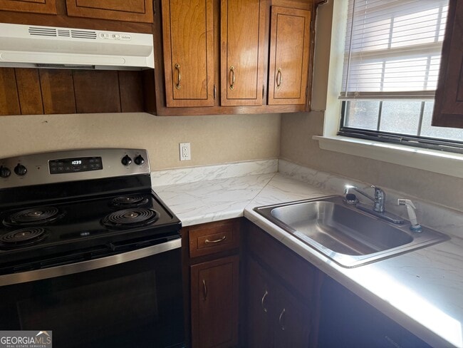 Building Photo - 1085 Eastview Rd NE