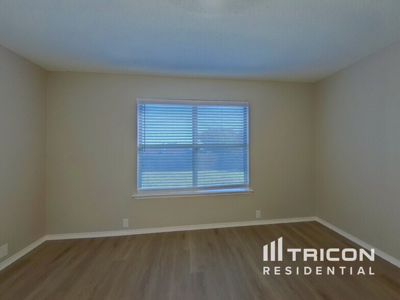 Building Photo - 1310 Cloyne Dr