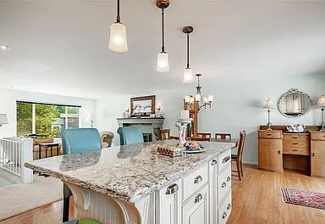 Building Photo - Beautiful Home with 4 Bedrooms and 2 Bathroom available for Rent Today!