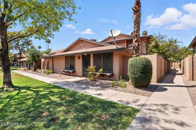Primary Photo - 1115 N 84th Pl