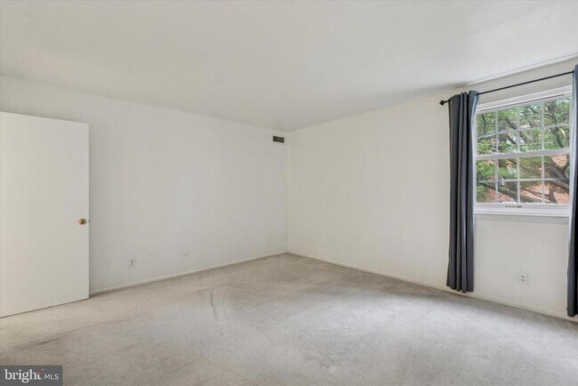 Building Photo - 118 Drummers Ln