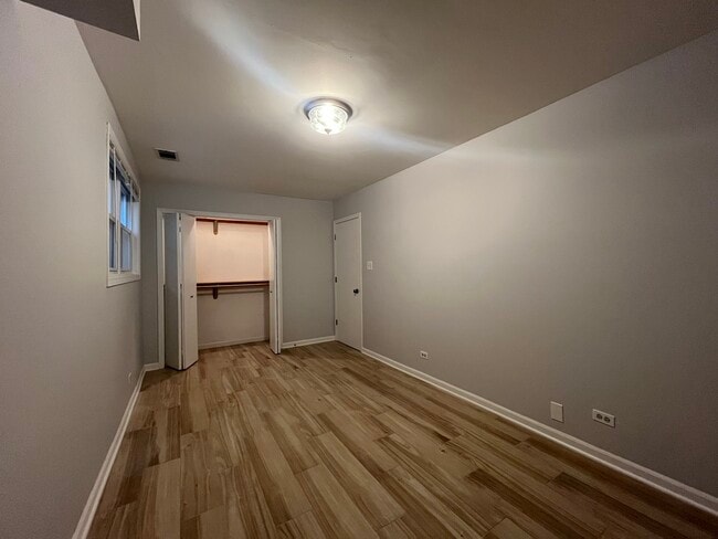 Building Photo - 449 W 37th St