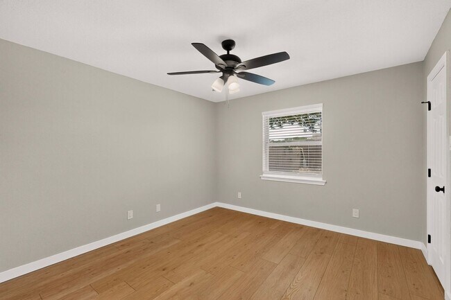 Building Photo - Newly Renovated Home In Grapevine Ready To Be Yours!!!!