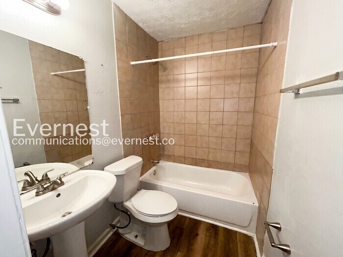 Building Photo - 4435 Lincolndale Dr