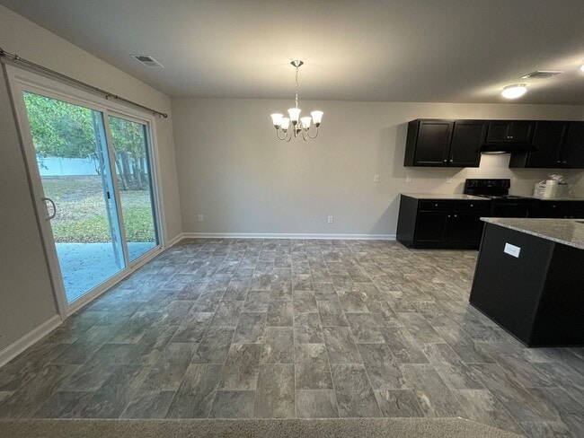 Building Photo - Gorgeous 4bed/3bath home w/ Fenced Yard in...