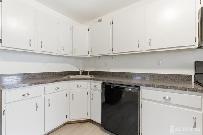 Building Photo - 405 Plymouth Rd