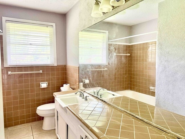 Building Photo - 9384 S Riveroaks Dr