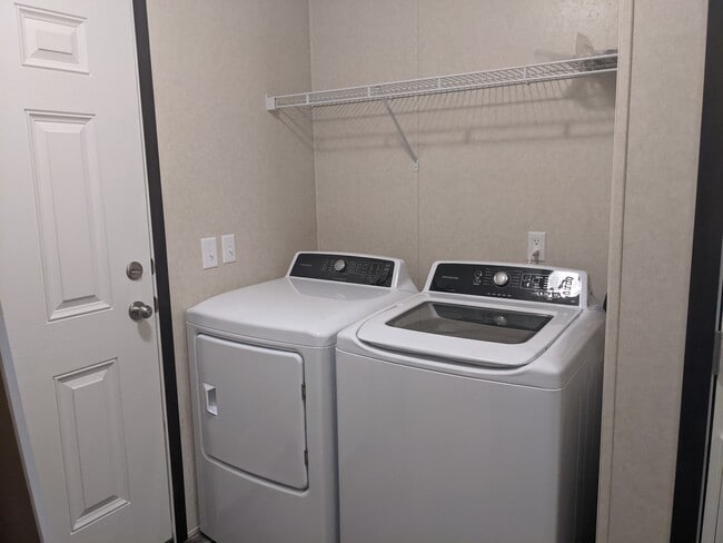 Building Photo - 215 Borman Ave