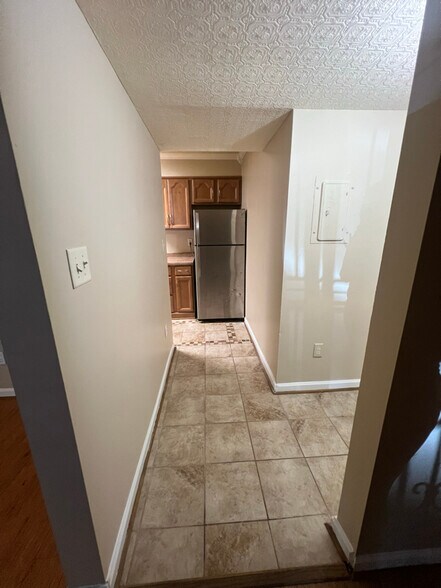 Building Photo - 416 Skyview Dr