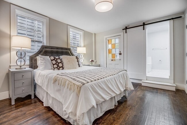 Building Photo - 36 Joy St