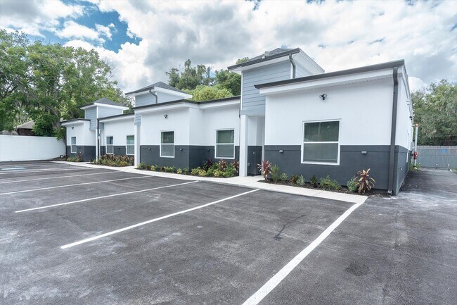 Building Photo - 705 S Orange Ave
