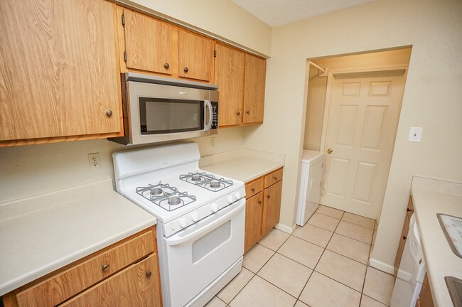 Building Photo - 20143 Beechview Ln
