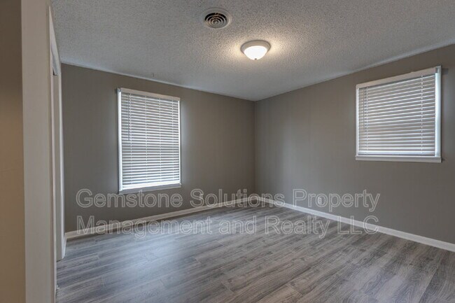 Building Photo - 2305 Dalebrook Ct