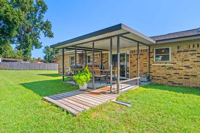 Building Photo - 4570 Yacht Harbor Dr
