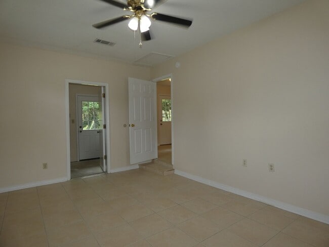 Building Photo - Comfortable/Affordable 3/1.5 - Pace