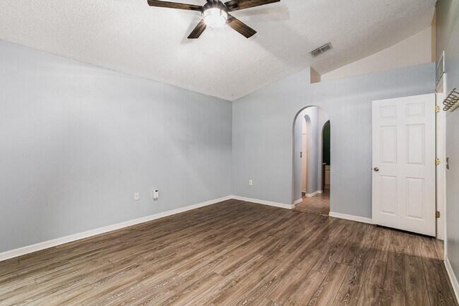 Building Photo - FOR RENT:  4 BEDROOM 2, BATHROOM HOME IN H...