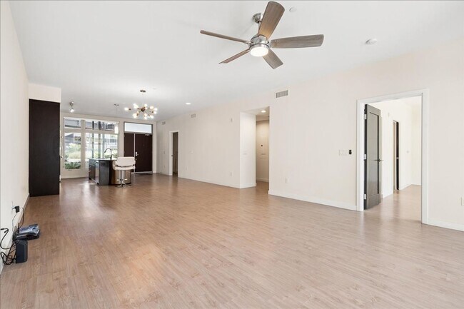 Building Photo - Resort Style Amenities in a Luxury, Modern 2 Bedroom Condo