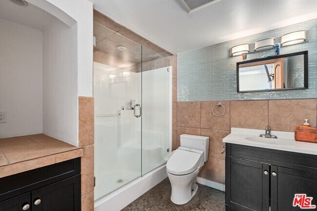 Building Photo - 6438 W 87th Pl