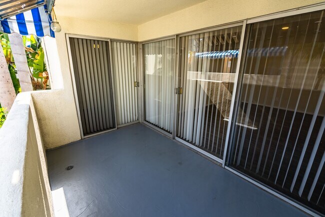 Interior Photo - 3537 Clarington Ave