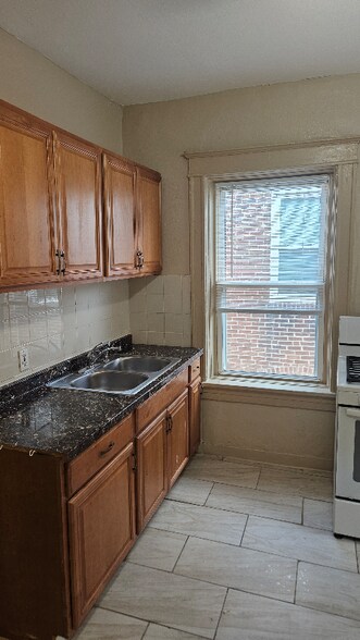 Building Photo - 6312 Cates Ave