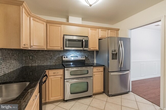 Building Photo - 2811 Lee Oaks Ct