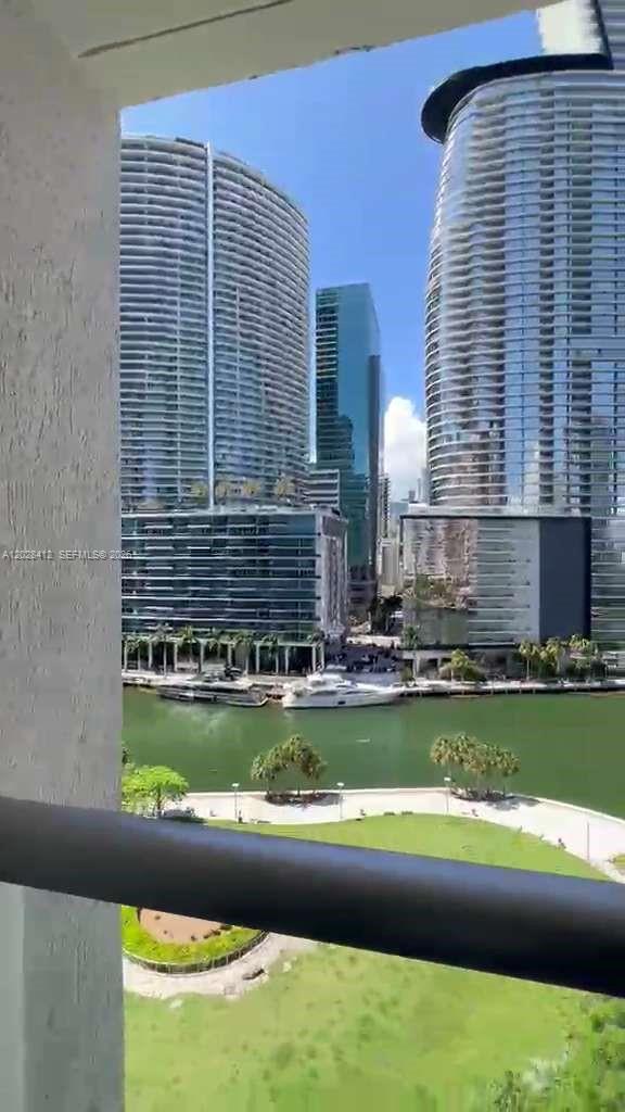 Building Photo - 475 Brickell Ave