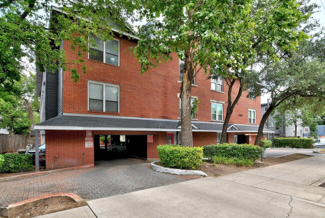 Building Photo - 2804 Rio Grande St