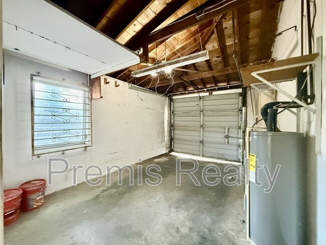Building Photo - 990 62nd Terrace S