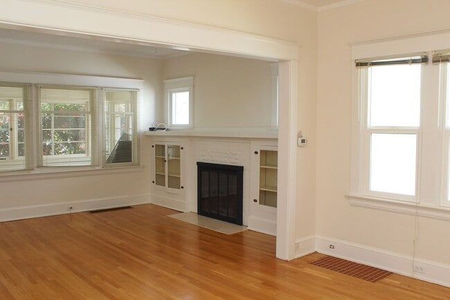 Building Photo - 3006 NE 66th Ave