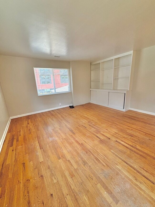 Building Photo - Prime Location! 1BR Bungalow Near DU, Light Rail & Porter Hospital — Available Now!!
