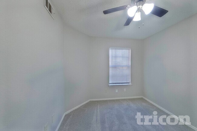 Building Photo - 806 Gable Ave