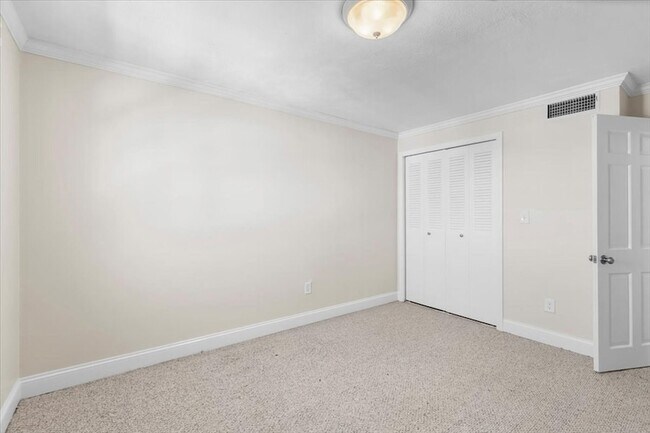 Building Photo - 8 Captain Cook Ln