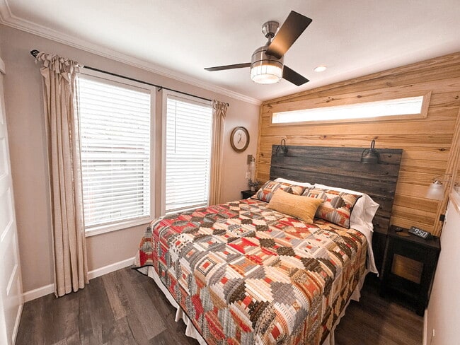 Building Photo - "Charming 2-Bedroom Retreat in River Ranch...