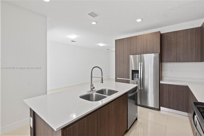 Building Photo - 535 SW 91st Pl