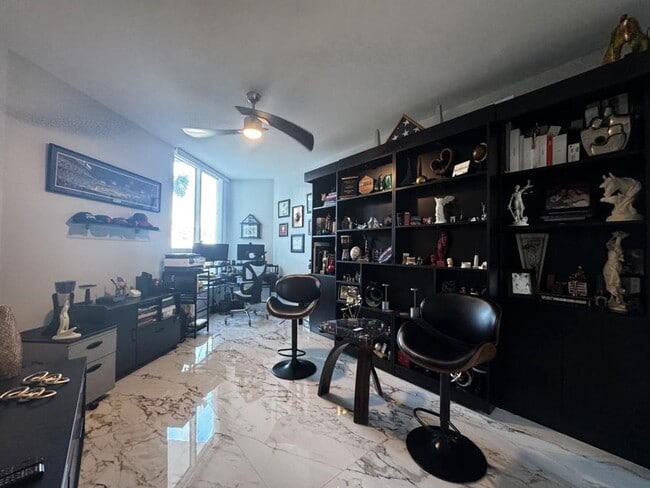 Building Photo - 2/2 in Marina Grande